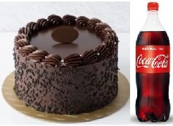 Klasik Çikolatalı Yaş Pasta 2-3 Kişilik ve 1 Lt Coca Cola Menüsü